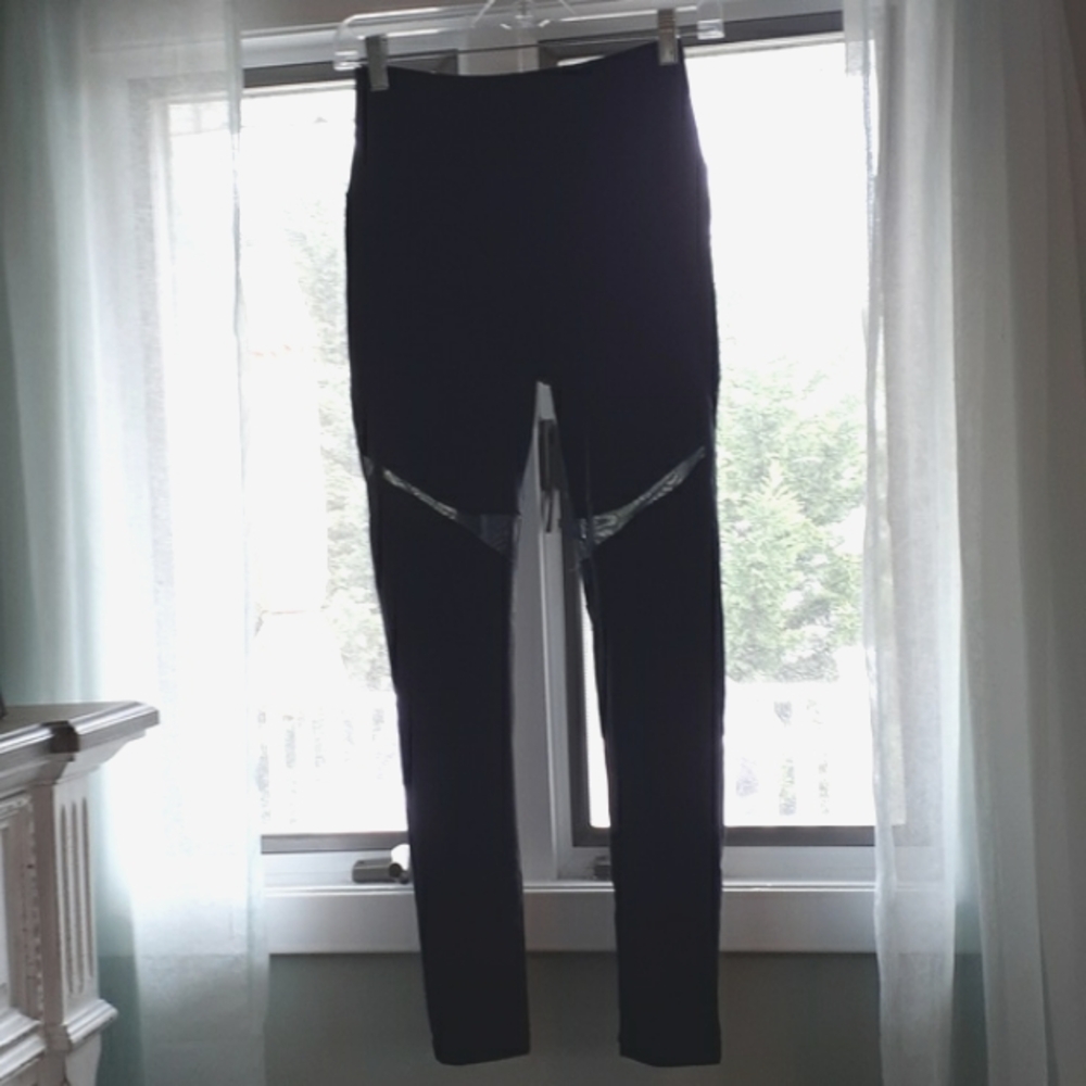Marika Tummy Control power mesh workout leggings. Size S